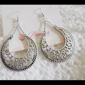 Premier Designs Crescent Earrings